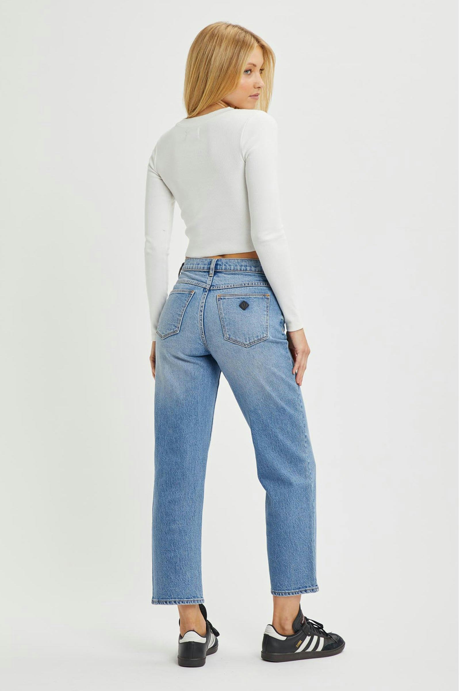 Buy 95 Mid Straight Crop Felica Online | Abrand Jeans